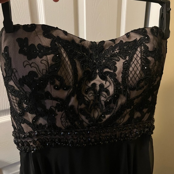 Long black, sequenced top dress. Size 4, fits more like a 2 - Picture 1 of 3